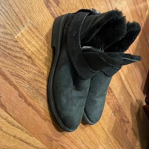 Ugg short boot